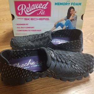 Sketchers Relaxed fit memory foam shoe